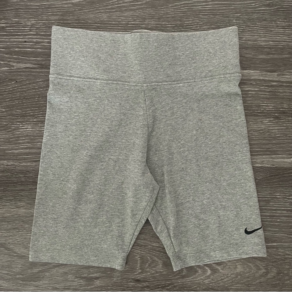 Nike Women's Gray Shorts Size Medium
